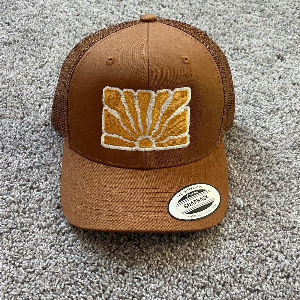 BROWN SNAPBACK HAT WITH YELLOW SUN DESIGN
